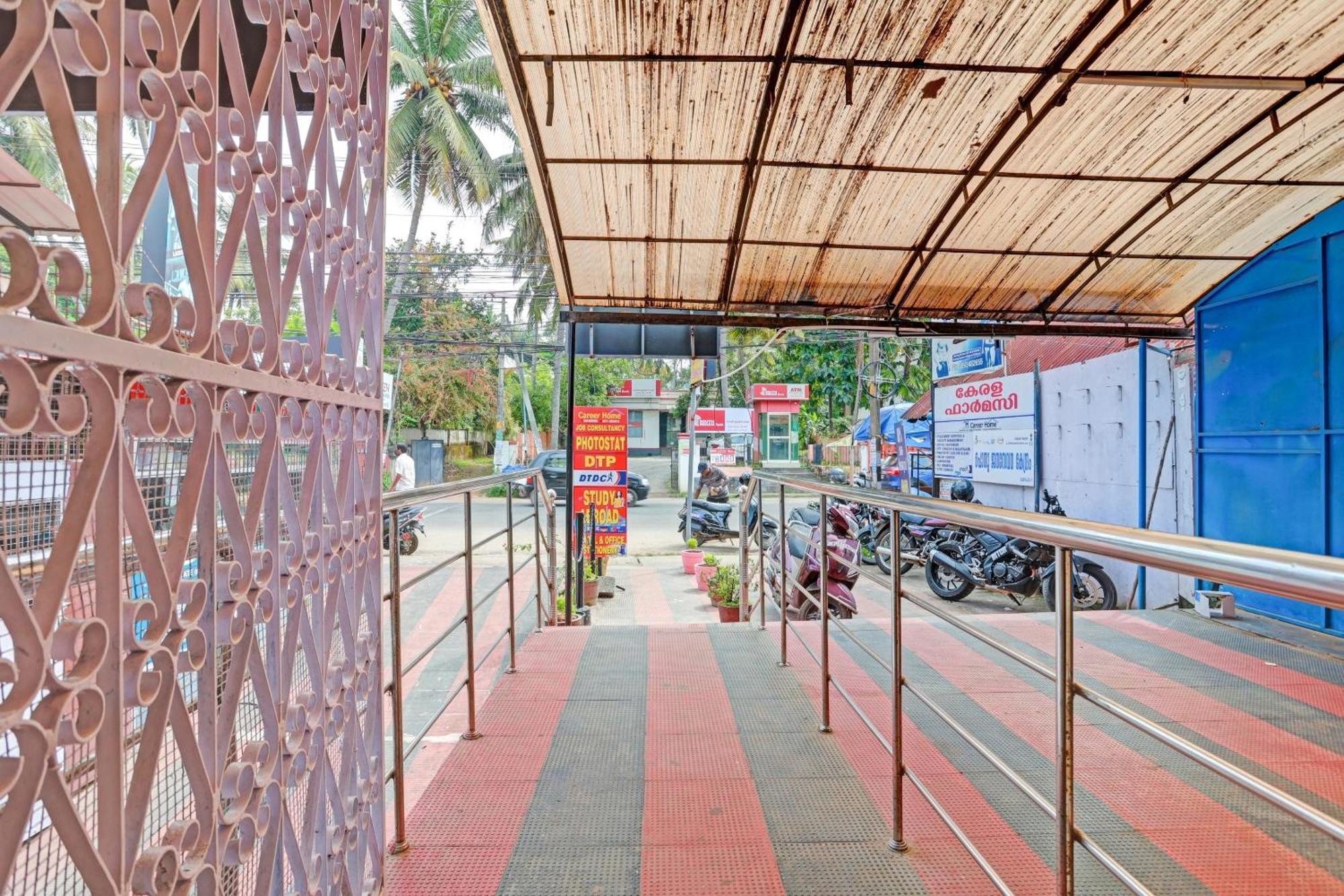 Spot On The New View Regency Hotel Thiruvananthapuram Eksteriør billede